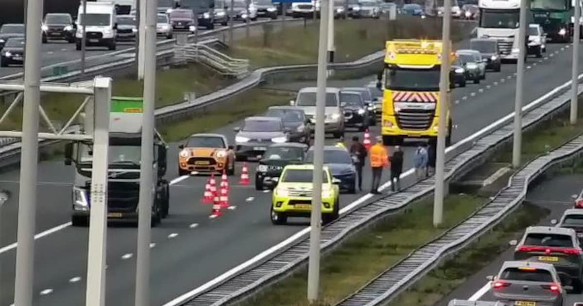 Flinke vertraging tussen Eindhoven en Maastricht door ongeval op de A2