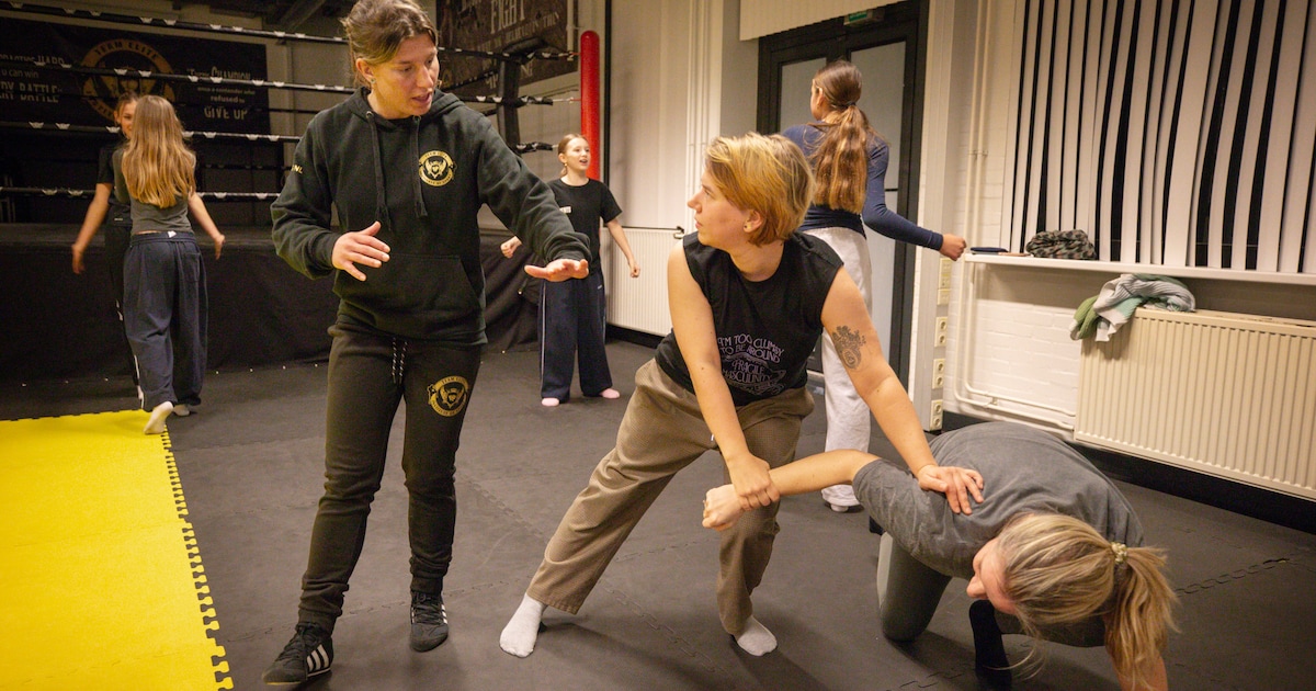 Vrouwen tussen de 12 en 75 jaar krijgen les om zichzelf te verdedigen: ‘Vertrouw op je gevoel wannee