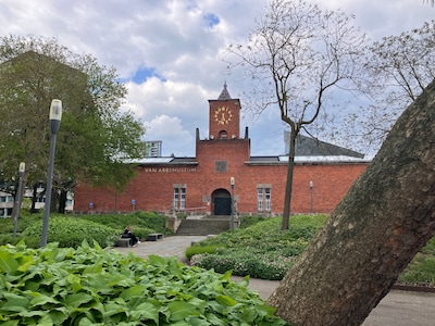 Van Abbemuseum Eindhoven verwerft Tenderlymilitant.exe