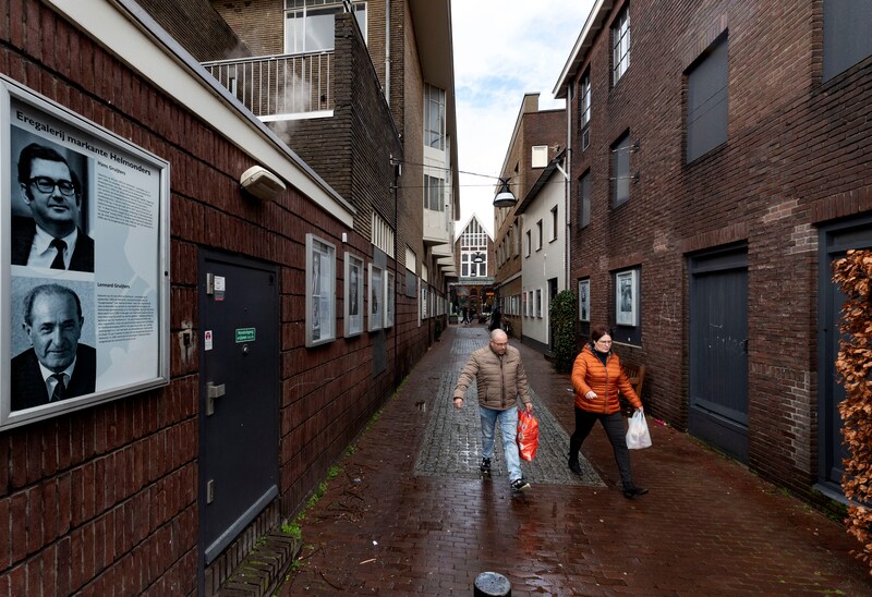 Hans Gruijters hangt samen in een lijst met Lennard Gruijters.