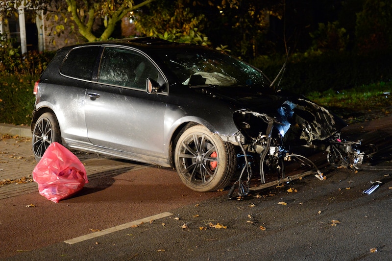 Het is niet duidelijk hoe de auto in Rijsbergen van de weg kon raken.