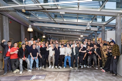 Foto’s: PSV’ers vieren samen feest in Eindhoven: enorme blijdschap na trilogie