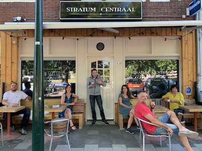 Kroegbaas in Stratum rijdt doorrijder klem: ‘Ik sprong in mijn bus toen ik dat kind hoorde huilen’