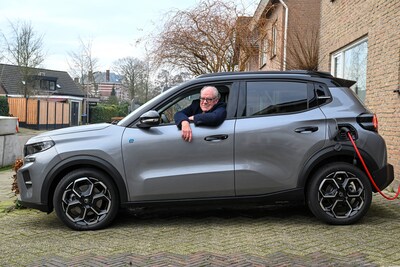 René (68) uit Wouw stapt na 2 tot 3 miljoen kilometer over op een elektrische auto: ‘Een openbaring’