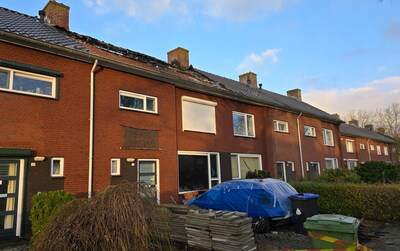 Schrik zit er goed in na woningbrand in Oudenbosch: ‘Ik kijk naar buiten en zie de vlammen al naar b