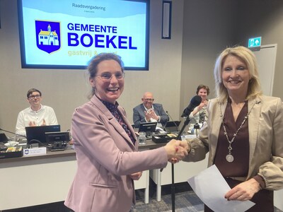 Lydia Verheijen beëdigd als nieuwe raadsgriffier in Boekel