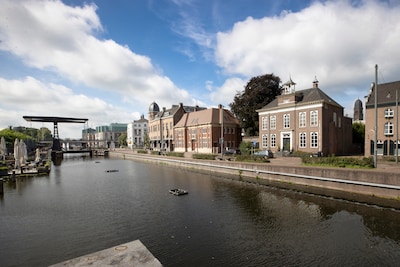 Bizarre regels maken verkoop van absurd groot herenhuis lastig: ‘Wij wisten niet eens dat het niet m