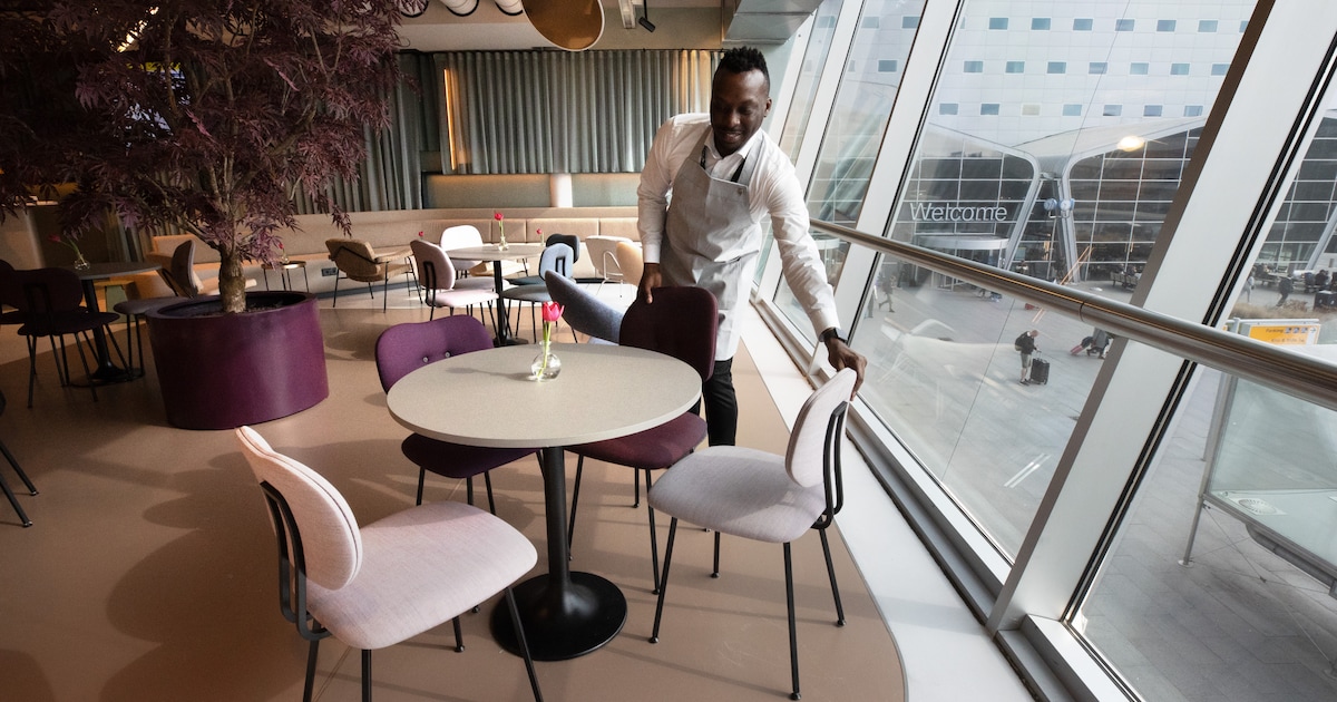 e-n-bezoeker-in-nieuwe-luxe-lounge-eindhoven-airport-perfect-maar