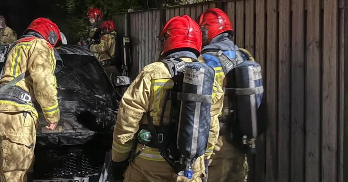 Auto vat vlam op recreatiepark in Bakel, oorzaak onbekend