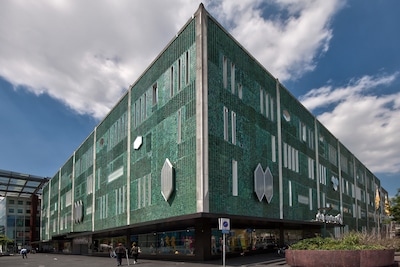 Eindhoven heeft ‘groene smaragd’ van de Bijenkorf hoog zitten: ‘Pas wel op voor een tweede Kurhaus’