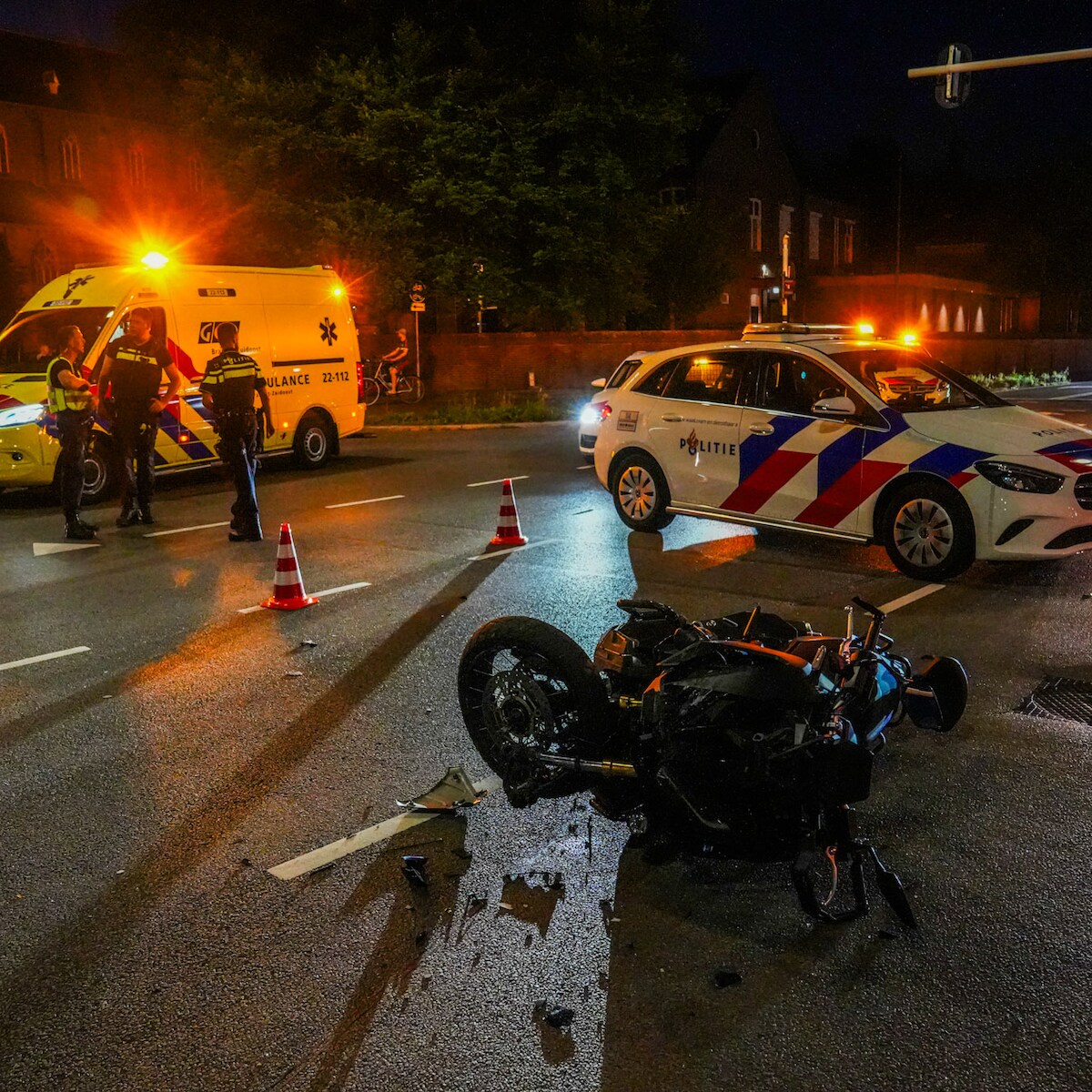 Motorrijder zonder rijbewijs botst met snel rijdende automobilist in Eindhoven | 112 en misdaad | ed.nl