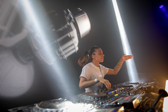 Somerense dj Cynthia draaide net als Afrojack en Hardwell op Duitse ...