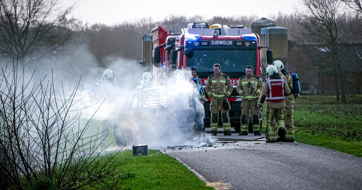 Roken in auto vol vuurwerk gaat mis: ‘In één keer was er een grote boem ...