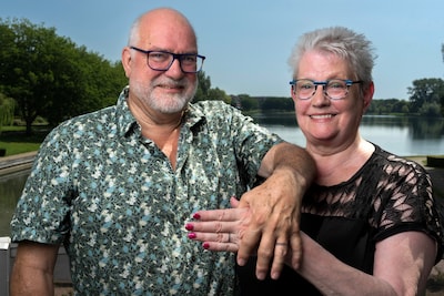 Trouwringen pasten niet meer om de vingers van Trudy en Johan, maar blijven nu toch voor altijd