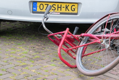 Man (29) rijdt file voorbij in Waalre en raakt fietser: OM eist rijverbod en taakstraf