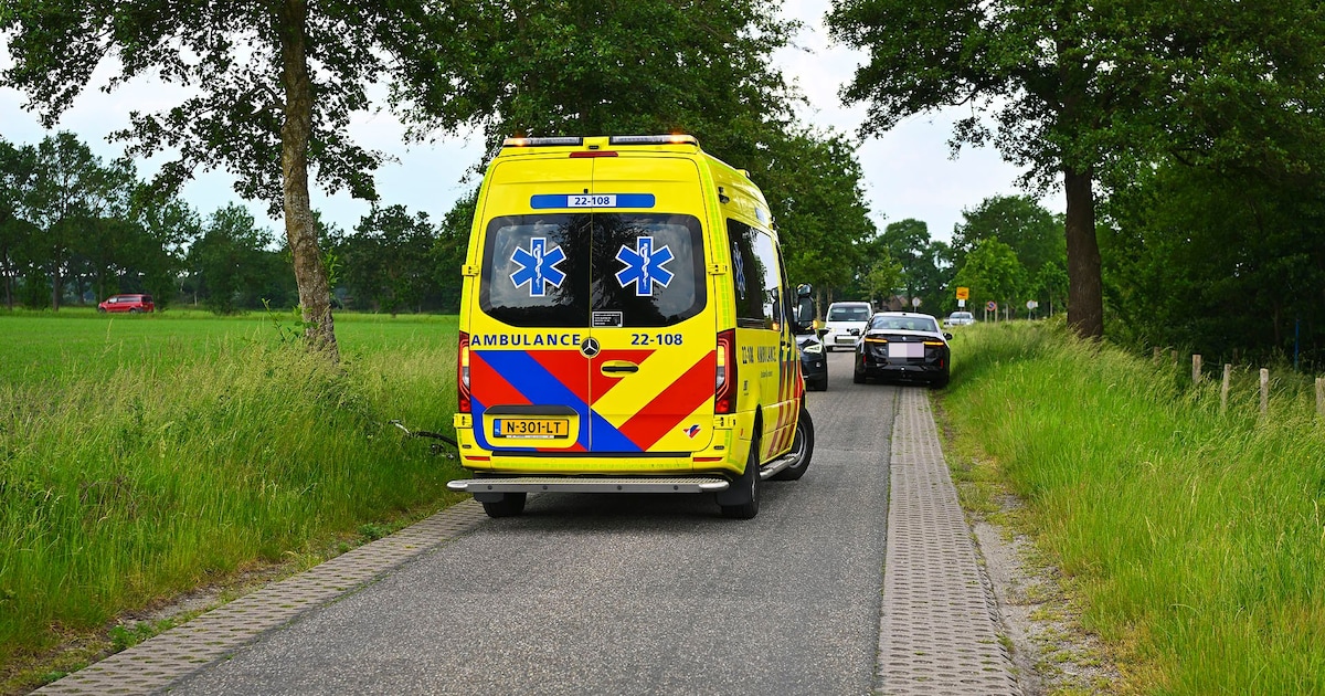 Wielrenner raakt gewond bij botsing met auto in Westerhoven, slachtoffer naar het ziekenhuis