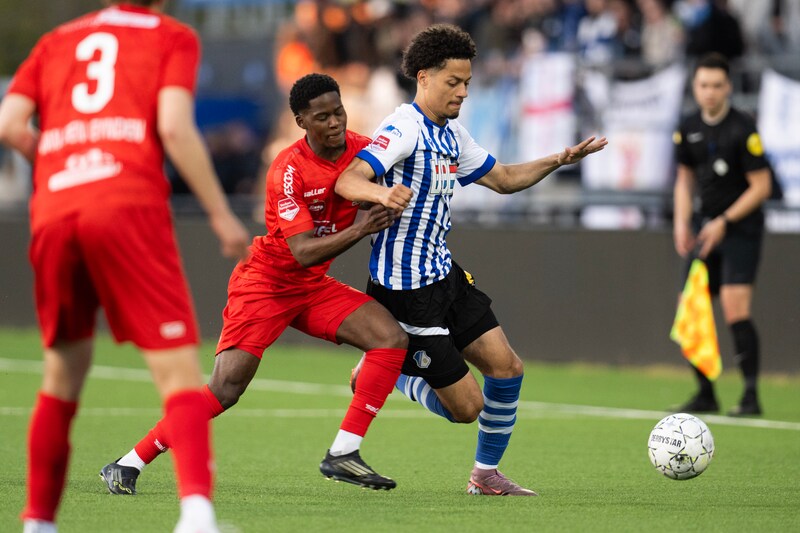 Dubbel rood, woede en een pijnlijk eigen doelpunt: FC Eindhoven pakt de ...