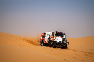 Brabantse pechvogels in Dakar Rally, waar 20-jarige Marnix vriend en vijand verrast