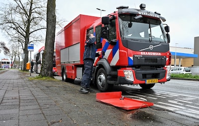Stadsbus en brandweerwagen botsen in Tilburg, passagiers verder met andere bus