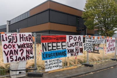 Van protestborden tot scheldwoorden op huizen: waar ligt de grens in het verhitte Engelen?