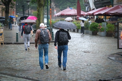 Het is even gedaan met de zomerse dagen, flink wat regen van tijd tot tijd