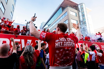 Van het Philips Stadion tot het Stadhuisplein: de huldiging van PSV in beeld