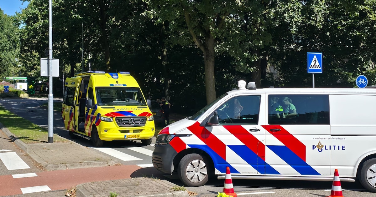 Fietser gewond bij aanrijding met auto op rotonde in Venlo