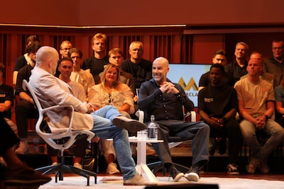 De broek van Dest, lunchen met Cruijff en de noodzaak van vers bloed: trainer Peter Bosz open en eer