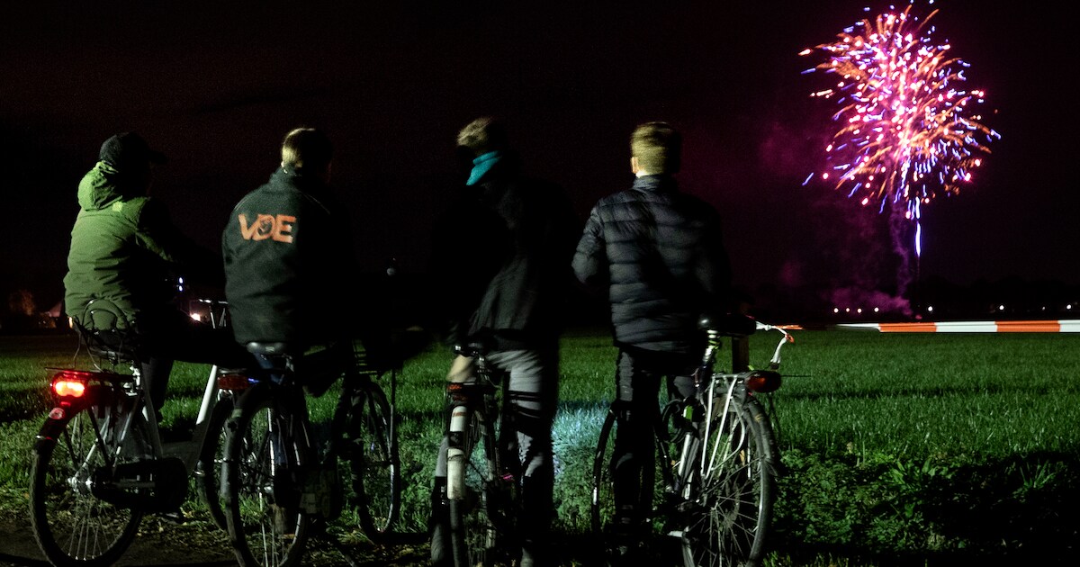 Vuurwerkshow Milheeze trekt veel ‘freaks’: voor honderden euro’s aan vuurpijlen over toonbank