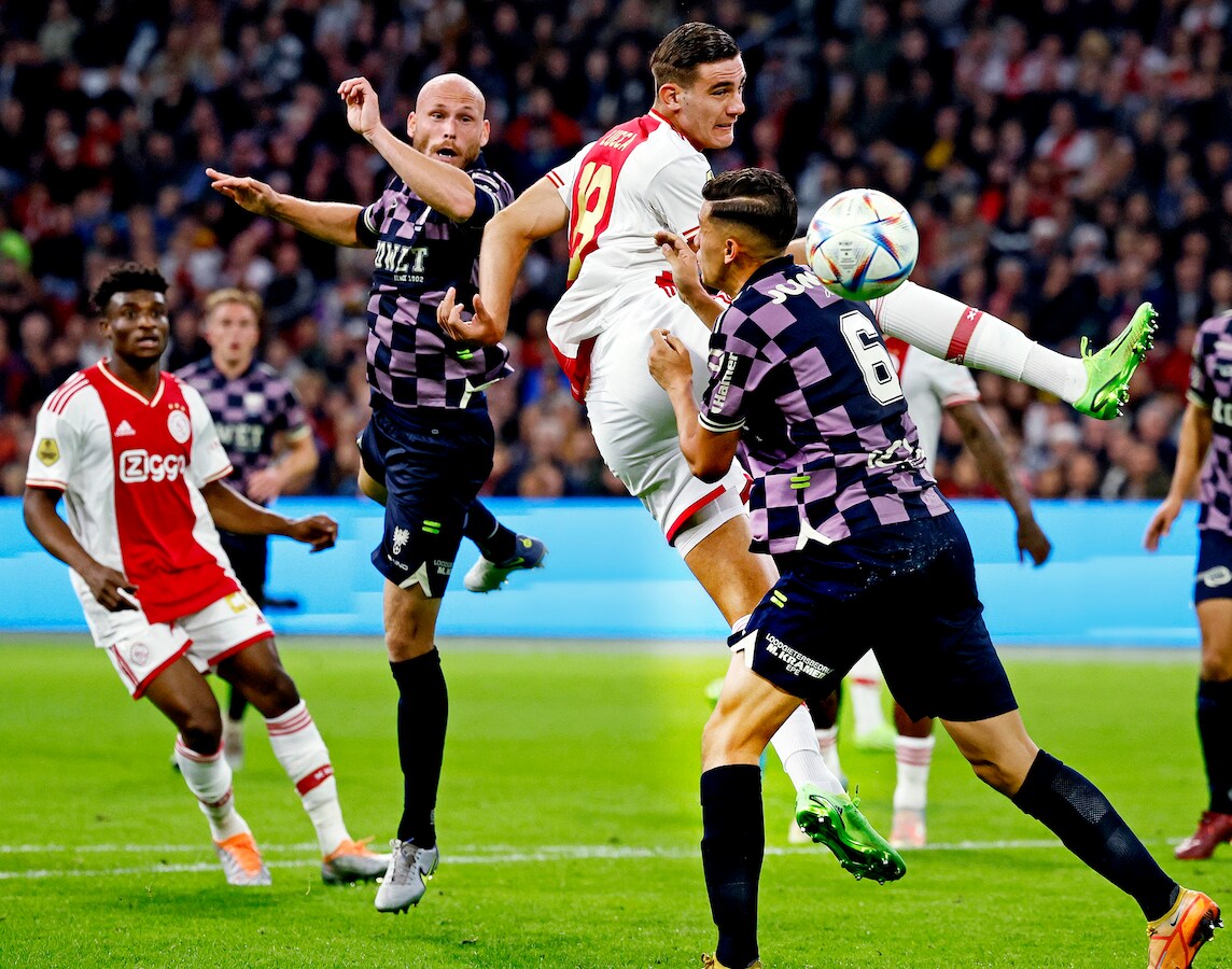 Vanavond op tv: Matched by Mom en UEFA Champions League: Ajax - Napoli ...
