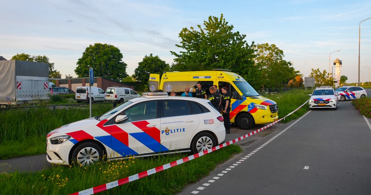 Zwaargewonde bij schietpartij in Macharen: traumahelikopter landt, drie mannen vluchten met voertuig