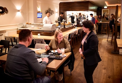 Bijna altijd volle bak en toch vernieuwt restaurant Roka: ‘Sleur voorblijven’