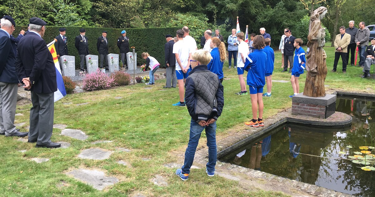Bevrijdingsvuur naar oorlogsmonument Budel-Dorplein