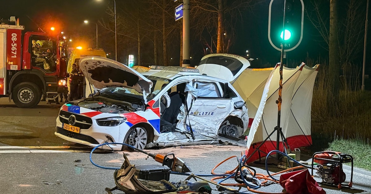 Zwaar ongeval met politieau­to in Zaltbommel, twee agenten en automobilist zwaargewond