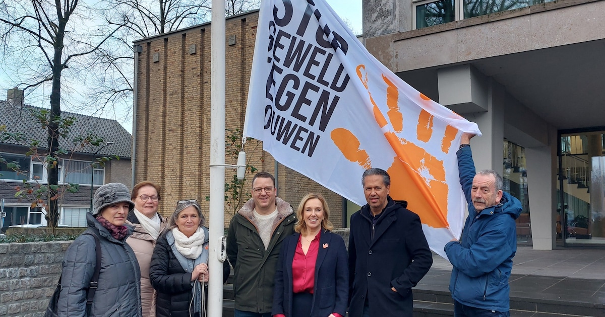 Orange the World-vlag gehesen in Son en Breugel