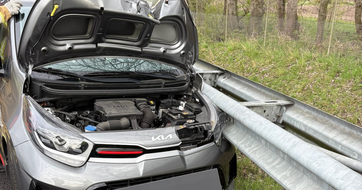 Spookrijder botst met vijf auto's op A67 bij Maasbree