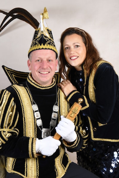 Prins Art voorop tijdens carnaval in Mariahout