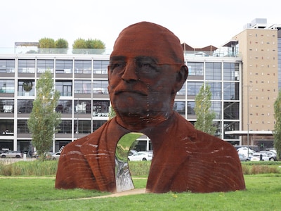 ‘Mooie buste, jammer van het standaardje’