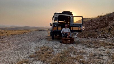 Mark (50) hoorde in Iran de raketinslagen: ‘Het bloed trok uit mijn gezicht. Ik moet weg, nú’