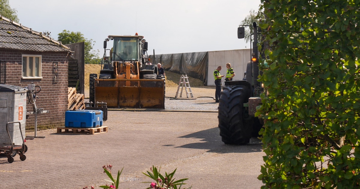 Landbouwwagen vat vlam bij boerderij in Heusden