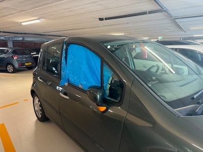 Belg (22) opgepakt voor vernielen auto’s in parkeergarage bij station Tilburg
