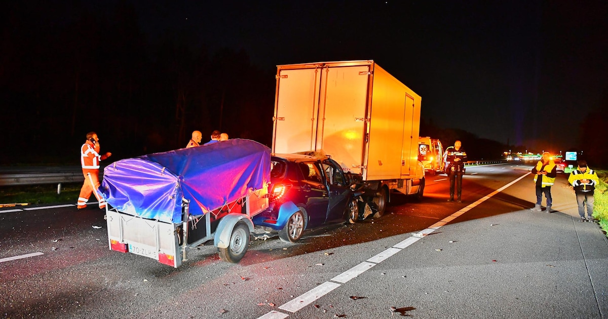 Automobilist naar het ziekenhuis na ongeval op de A67 bij Knegsel: weg was tijdelijk volledig dicht
