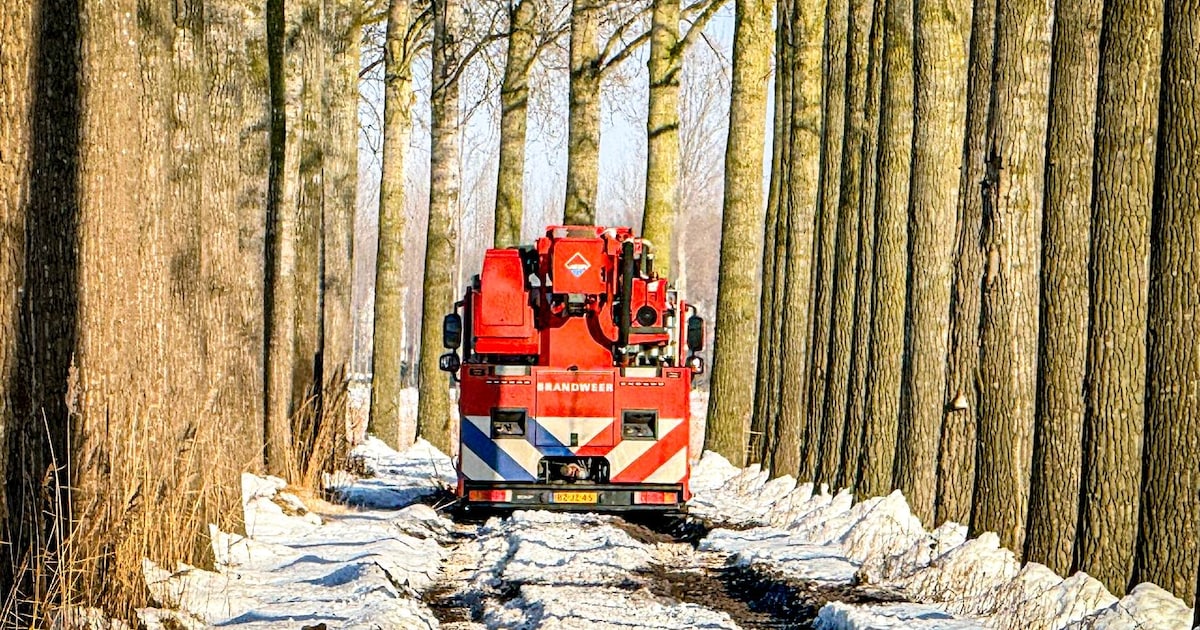 Hoogwerker brandweer komt vast te zitten onderweg naar woningbrand in Lieshout