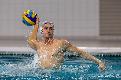 Fabio Jukic (18) kan met Nederland naar het EK waterpolo in Servië: ‘Op een hoger niveau kun je als 