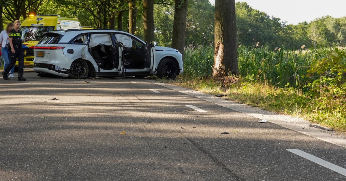 Gewonde bij botsing tussen taxi en auto op weg tussen Lierop en Someren