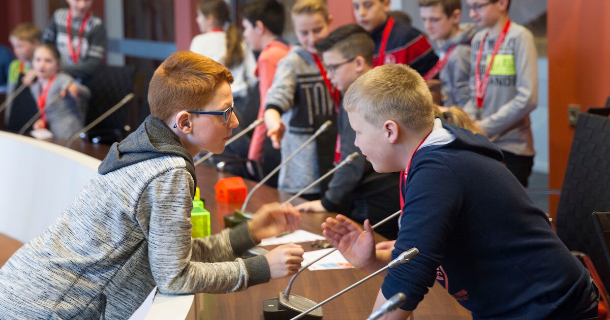 Leerlingen basisschool Lambertus uit Netersel spelen politieke spelletjes voor een dag