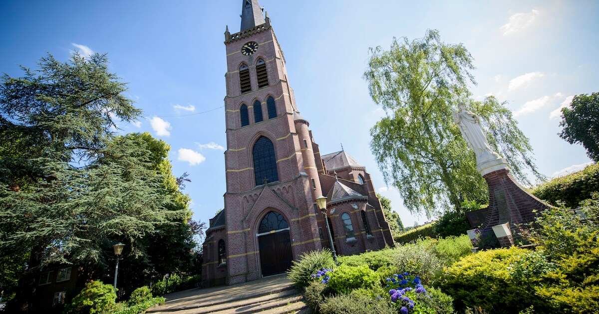 Kerkbanken St. Jan de Doperkerk Oerle te koop | Regio | ED.nl