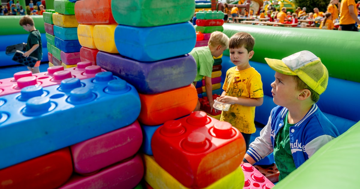 Broodjes knakworst, minimarsjes en fruit voor 1200 mensen bij 60-jarige kindervakantieweek