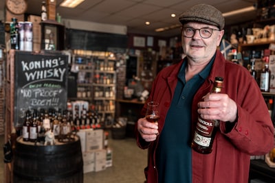 Na 61 jaar valt het doek voor De Whiskykoning in Den Bosch: Rob (71) neemt afscheid van zijn levensw