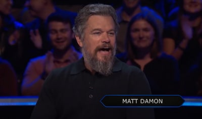 Matt Damon wint miljoen dollar voor goed doel in bekende tv-quiz, al geeft presentator de cheque 'met tegenzin'
